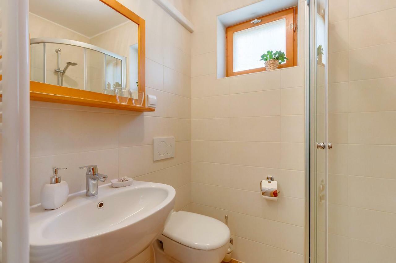 Apartman Pia Mali Losinj Exterior photo